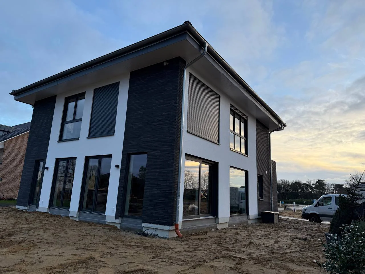 Modernes Wohnobjekt mit fertiger Fassade